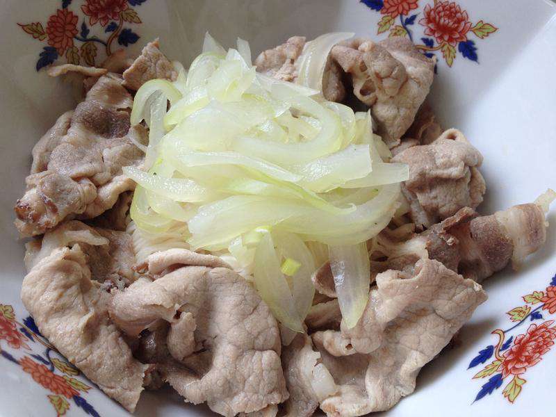 【日韩料理】和风佐泡菜猪肉拌面线的加工步骤