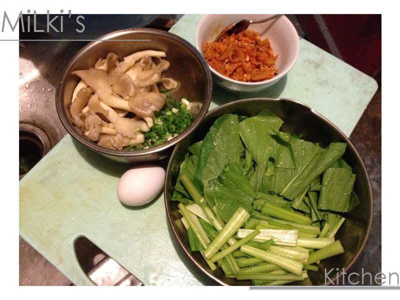 [剩菜再利用]韩式泡菜猪肉丼饭的加工步骤