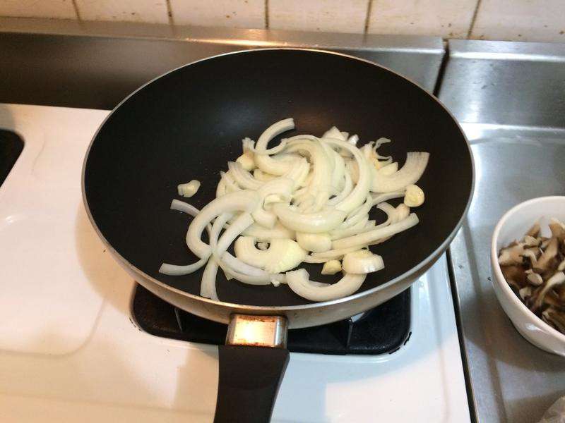 葱烧猪肉丼饭的加工步骤