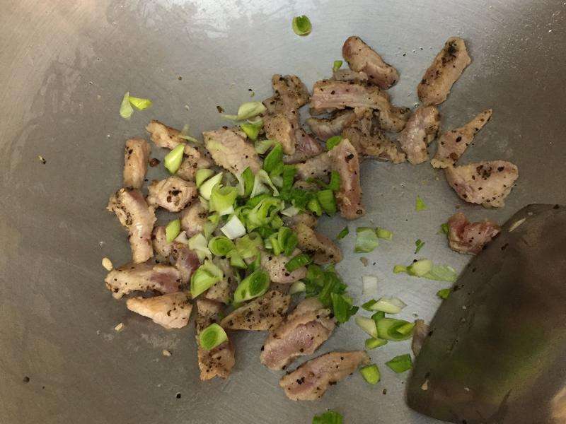 白菜咸猪肉炊饭的加工步骤