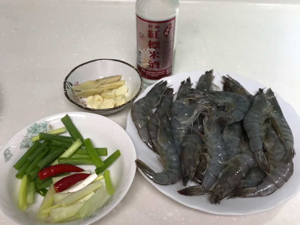 葱爆白虾🦐的加工步骤