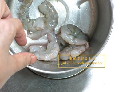 [滑蛋虾仁豆腐]清淡滑口作法简易的加工步骤