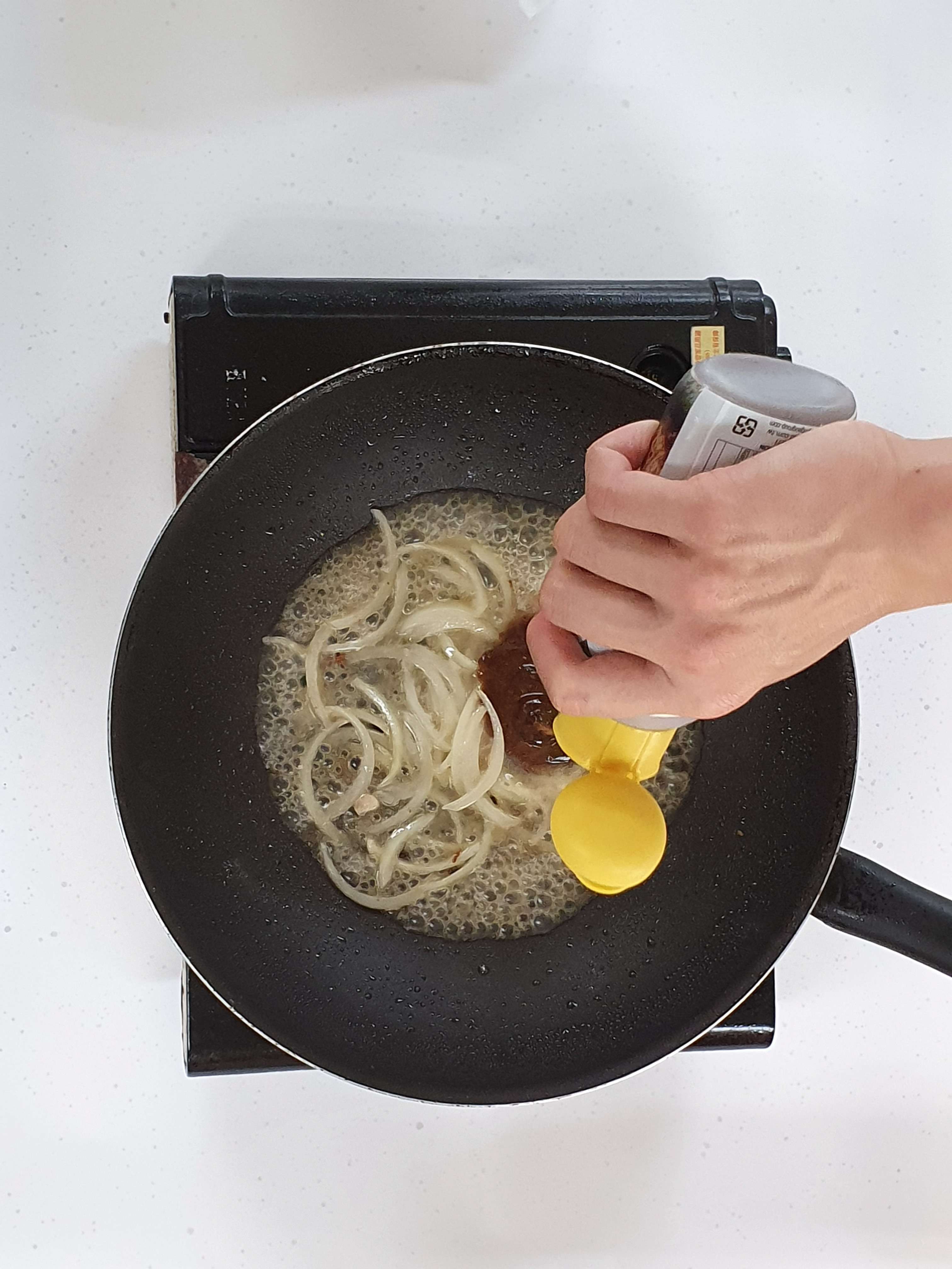 蘑菇亲子丼的加工步骤