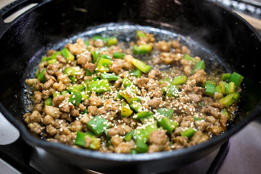 拌饭好开胃-沙茶青椒肉末的加工步骤