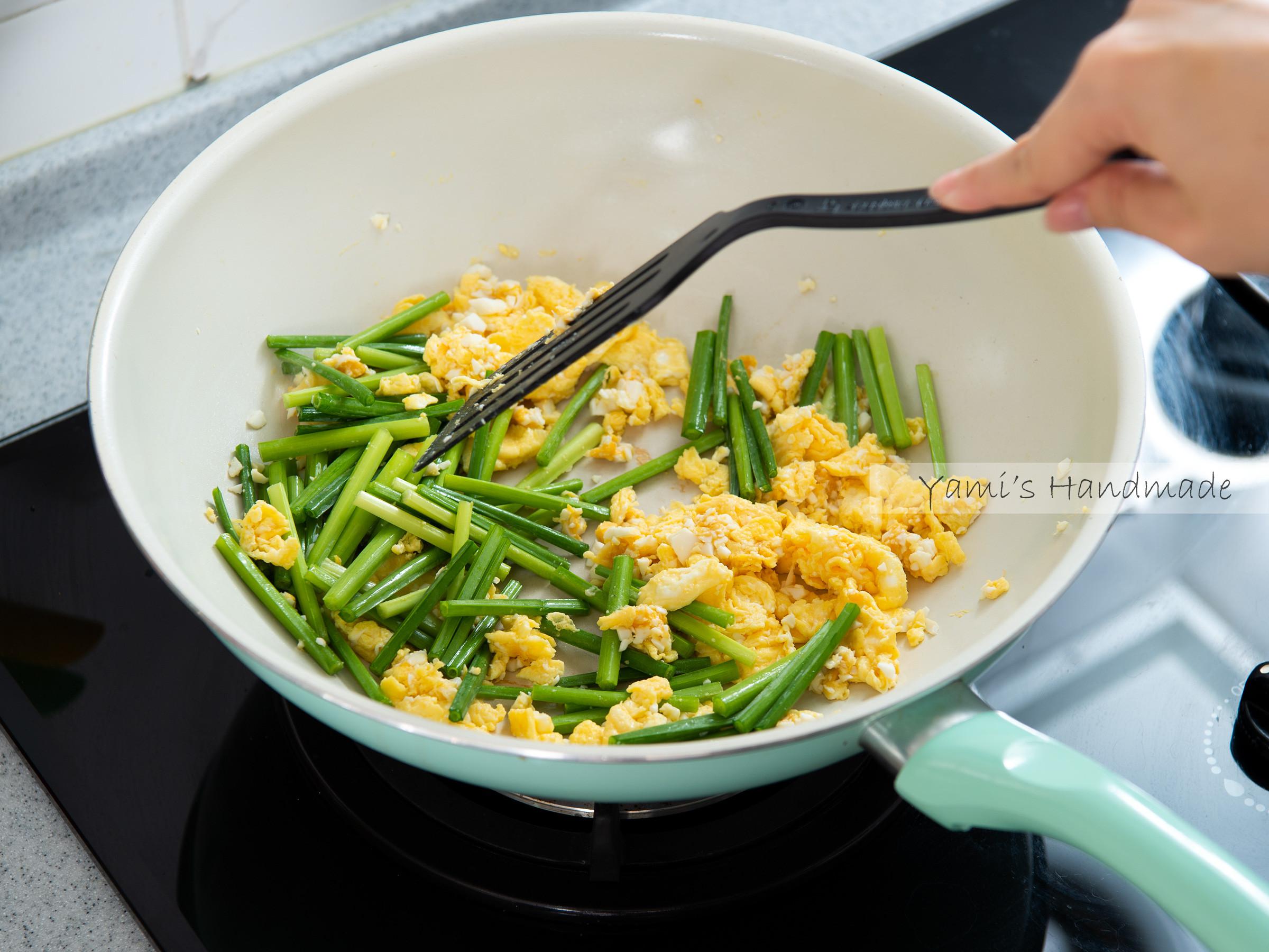 双蛋炒韭菜花（咸蛋＋鸡蛋）【家常菜】的加工步骤