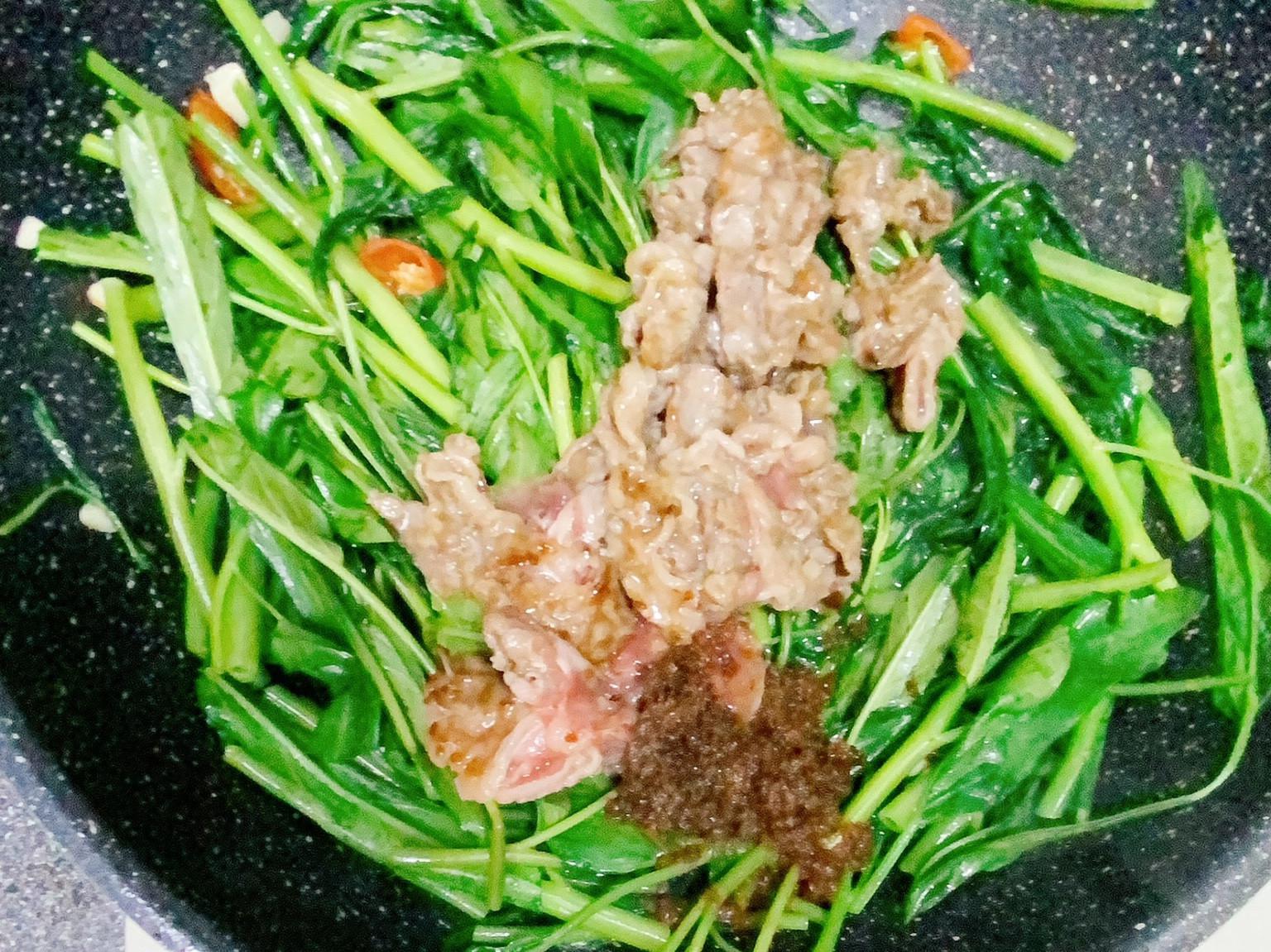 ［家常料理］空心菜炒牛肉的加工步骤