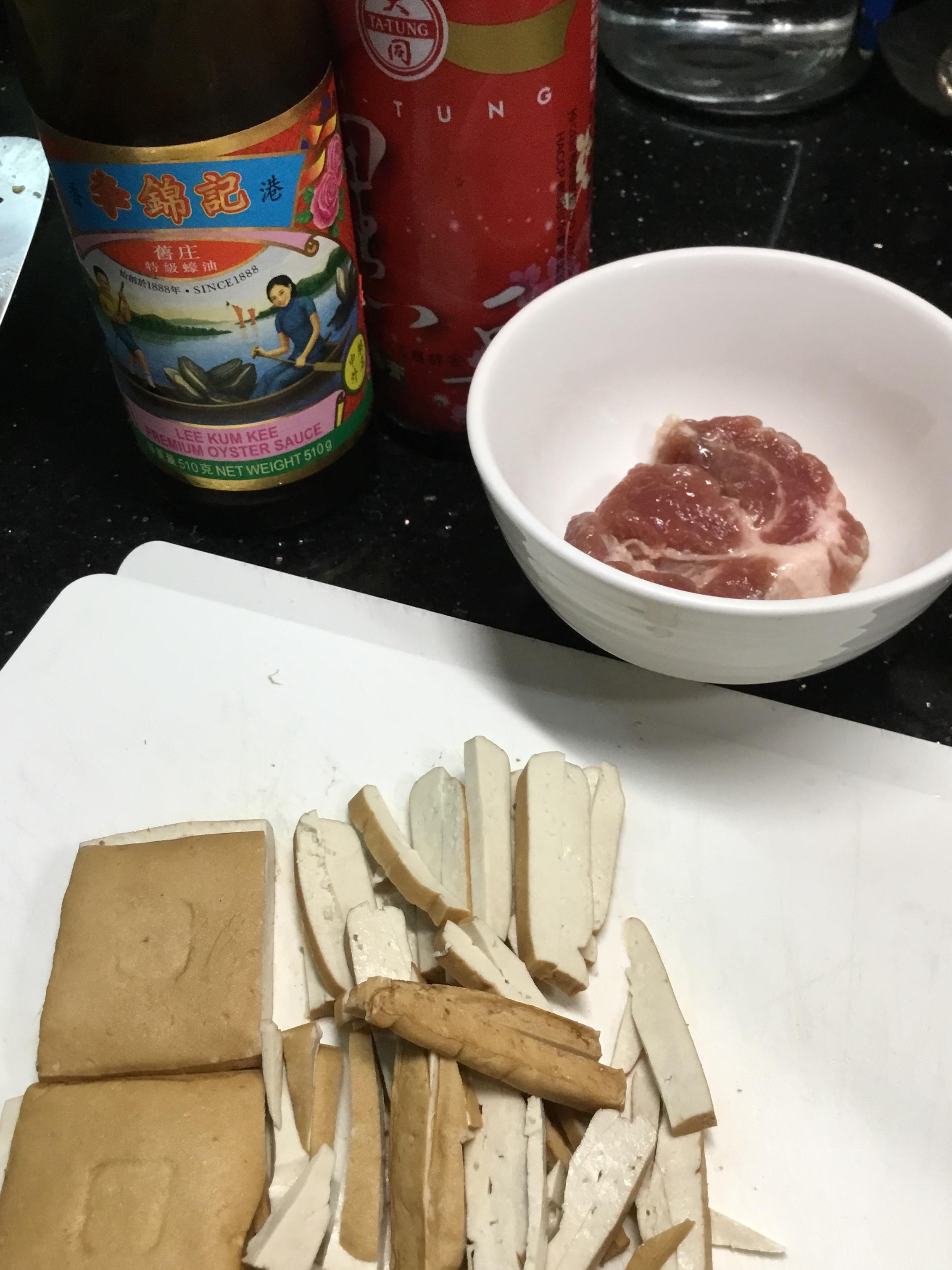 豆干炒肉丝的加工步骤