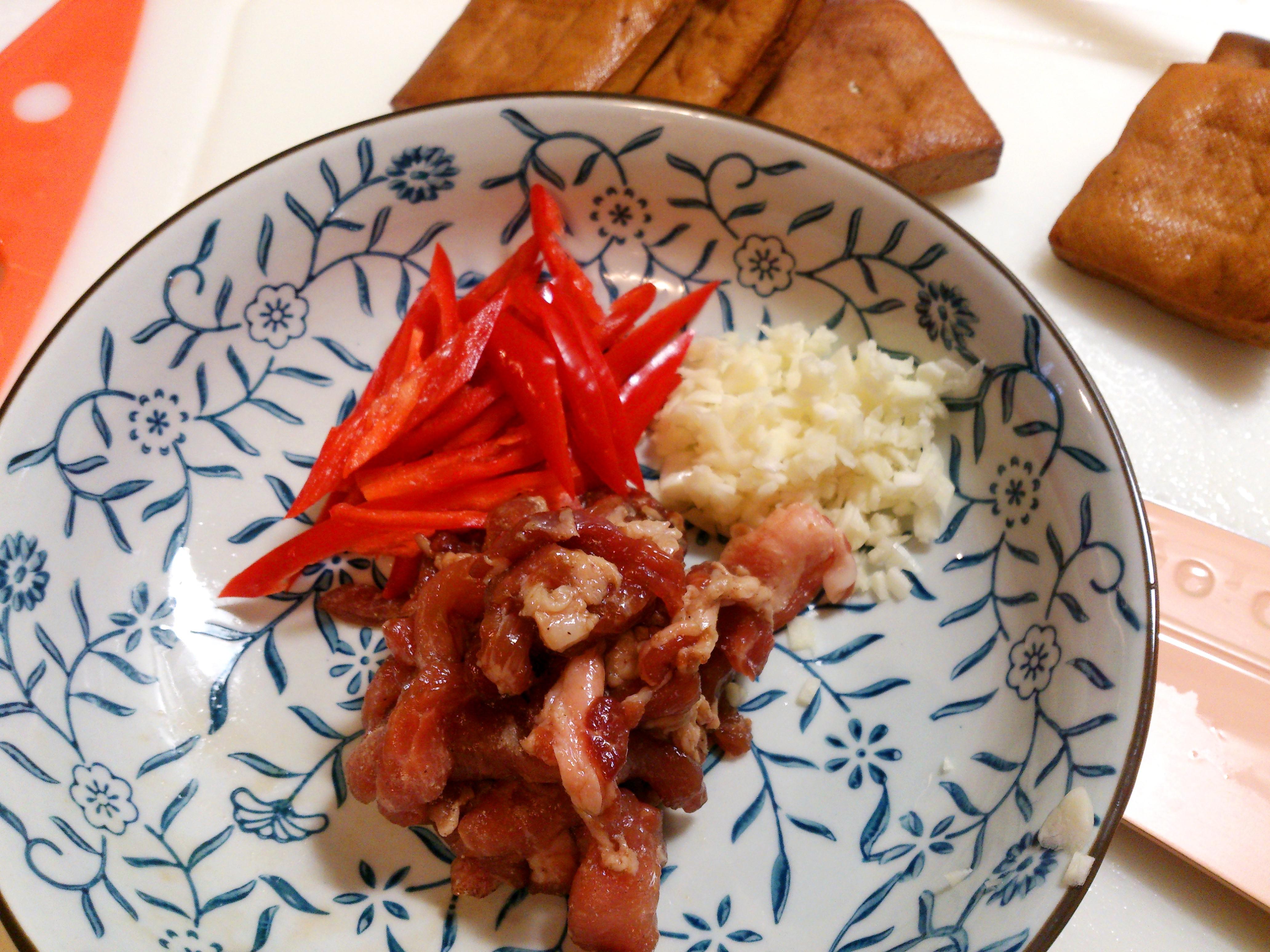 {爱美丽的轻鬆料理} ~ 芹菜豆干炒肉丝的加工步骤