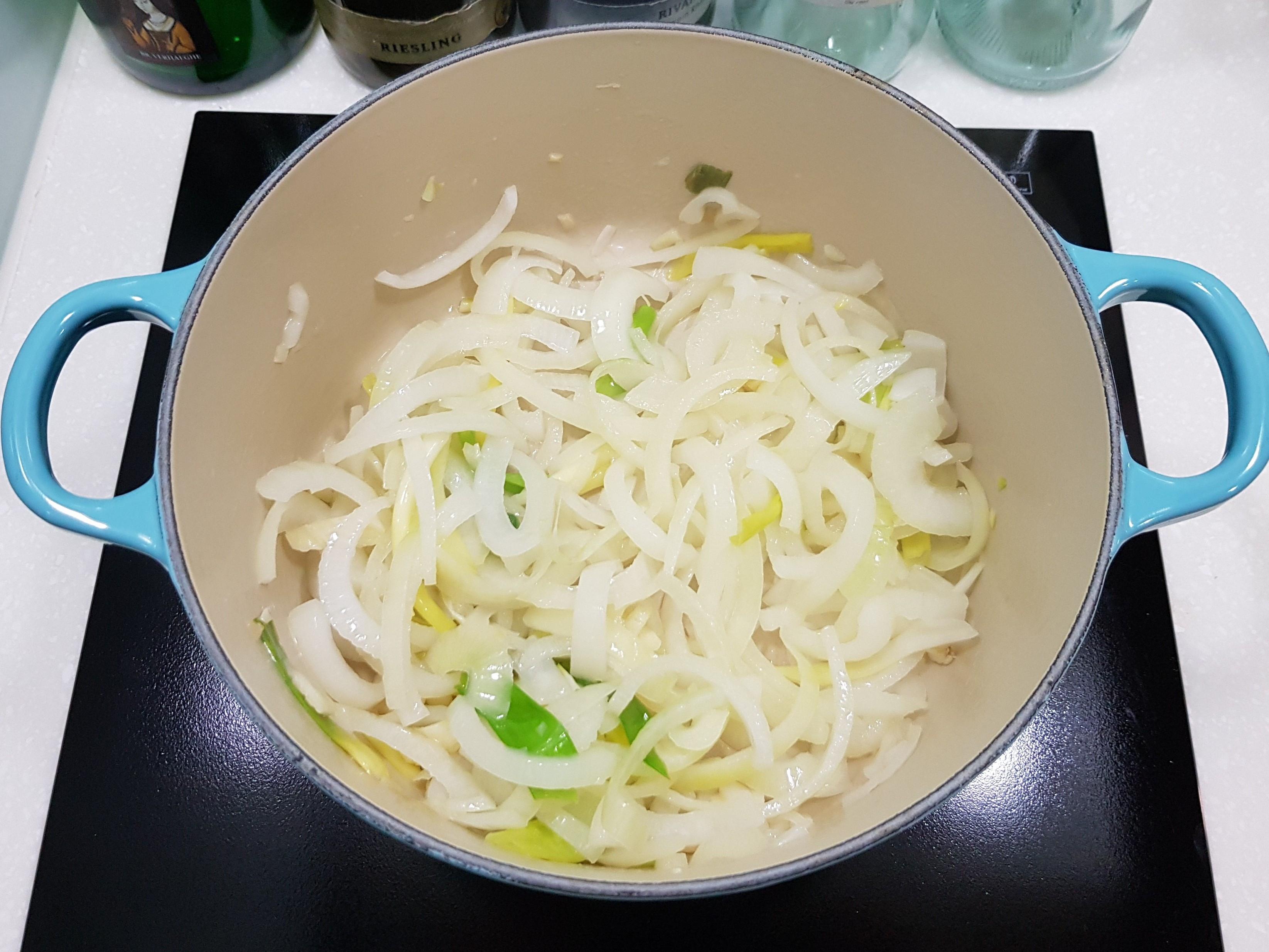 黄金泡菜豆腐锅的加工步骤