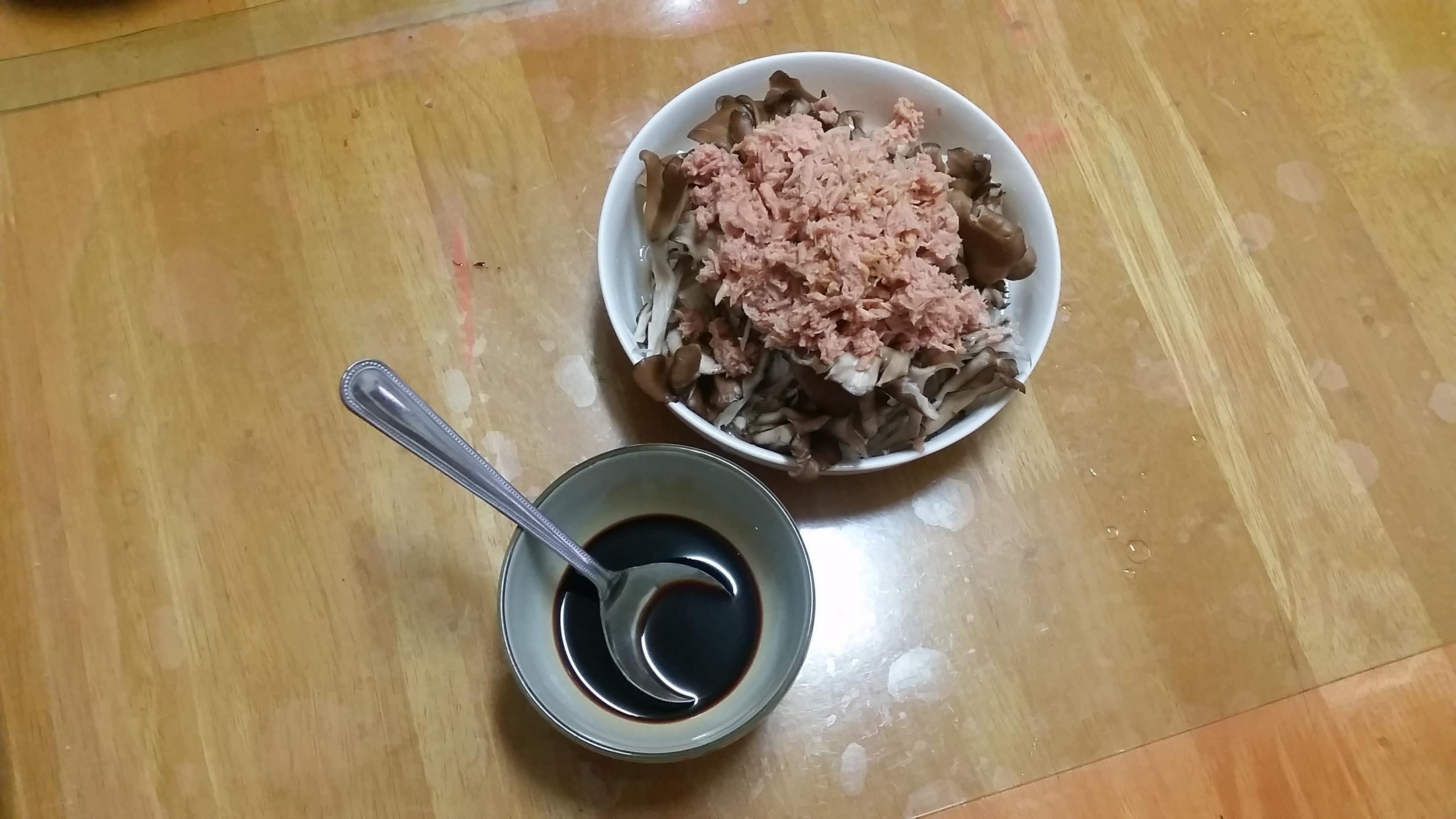 鲔鱼舞菇蒸豆腐的加工步骤