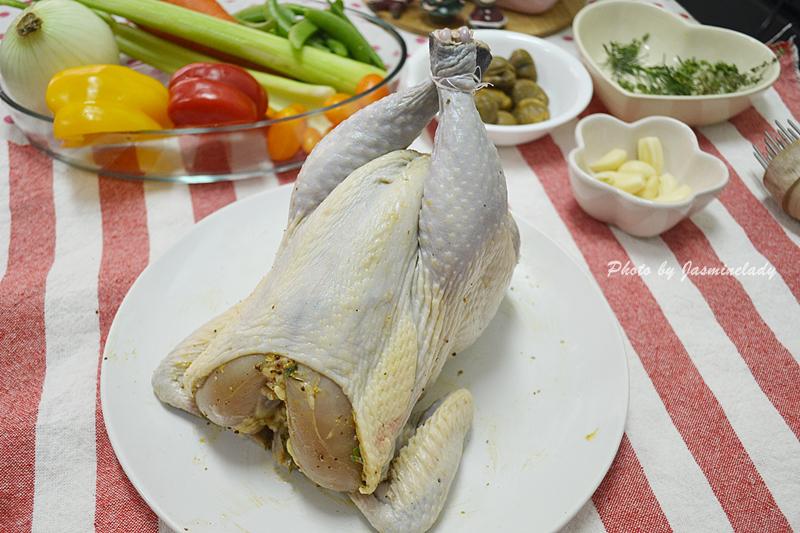 义式香料烤全鸡│圣诞大餐！简单烤箱料理的加工步骤