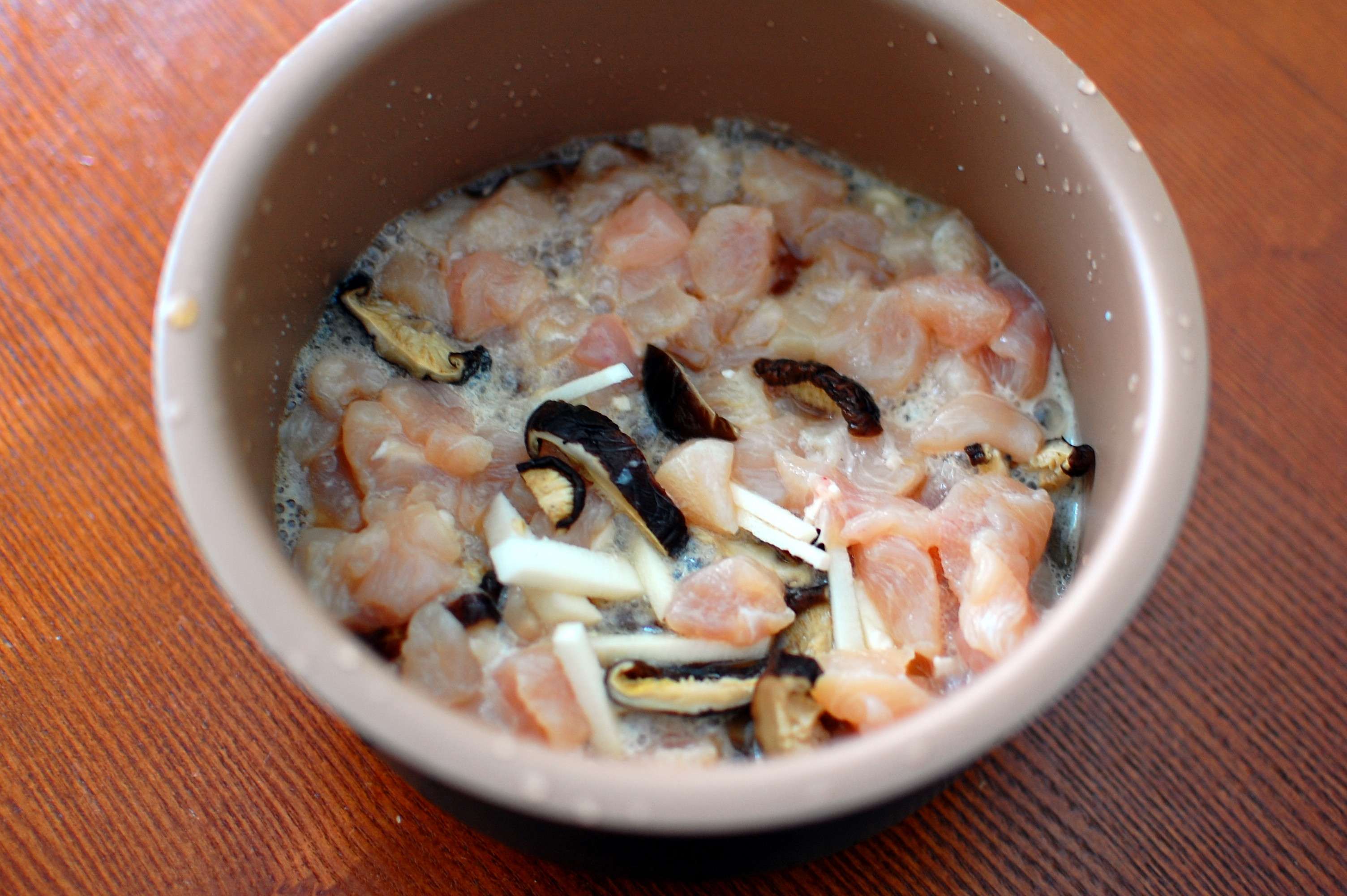 黑麦汁鸡肉炊饭[电锅/电子锅料理]的加工步骤