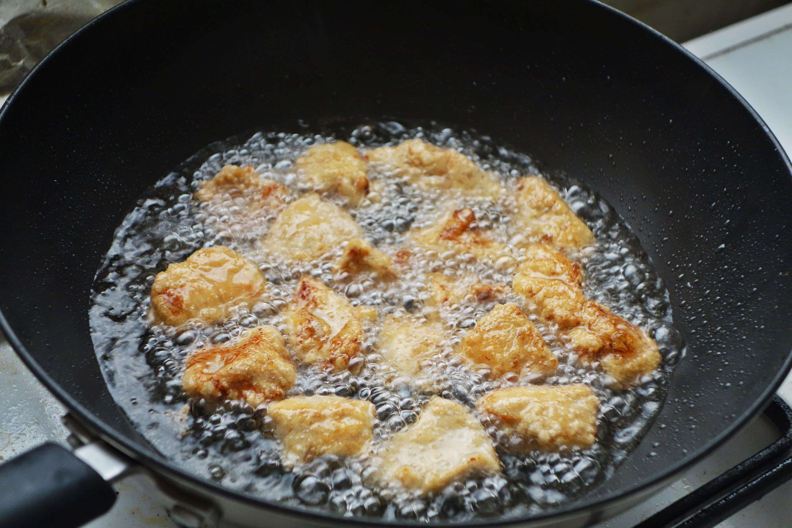 三步骤料理盐酥鸡的加工步骤