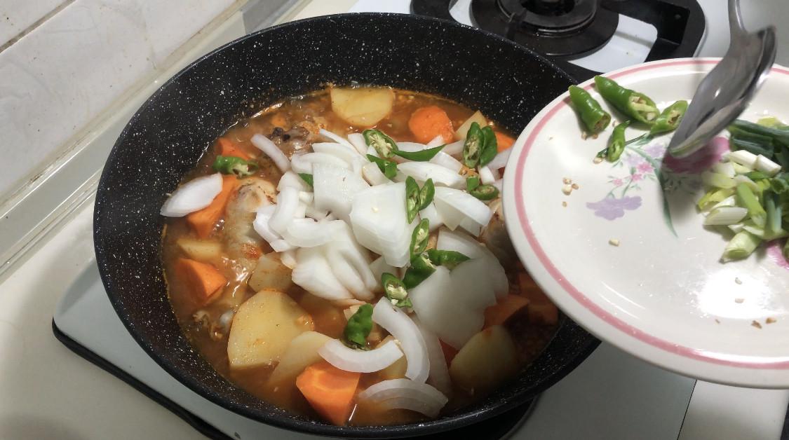 韩式安东炖鸡(안동찜닭)的加工步骤