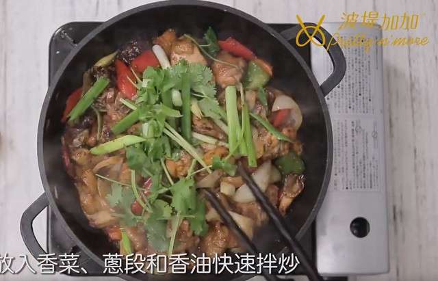 麻辣鸡煲的加工步骤