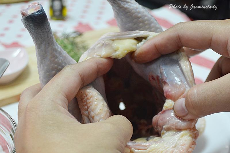 义式香料烤全鸡│圣诞大餐！简单烤箱料理的加工步骤