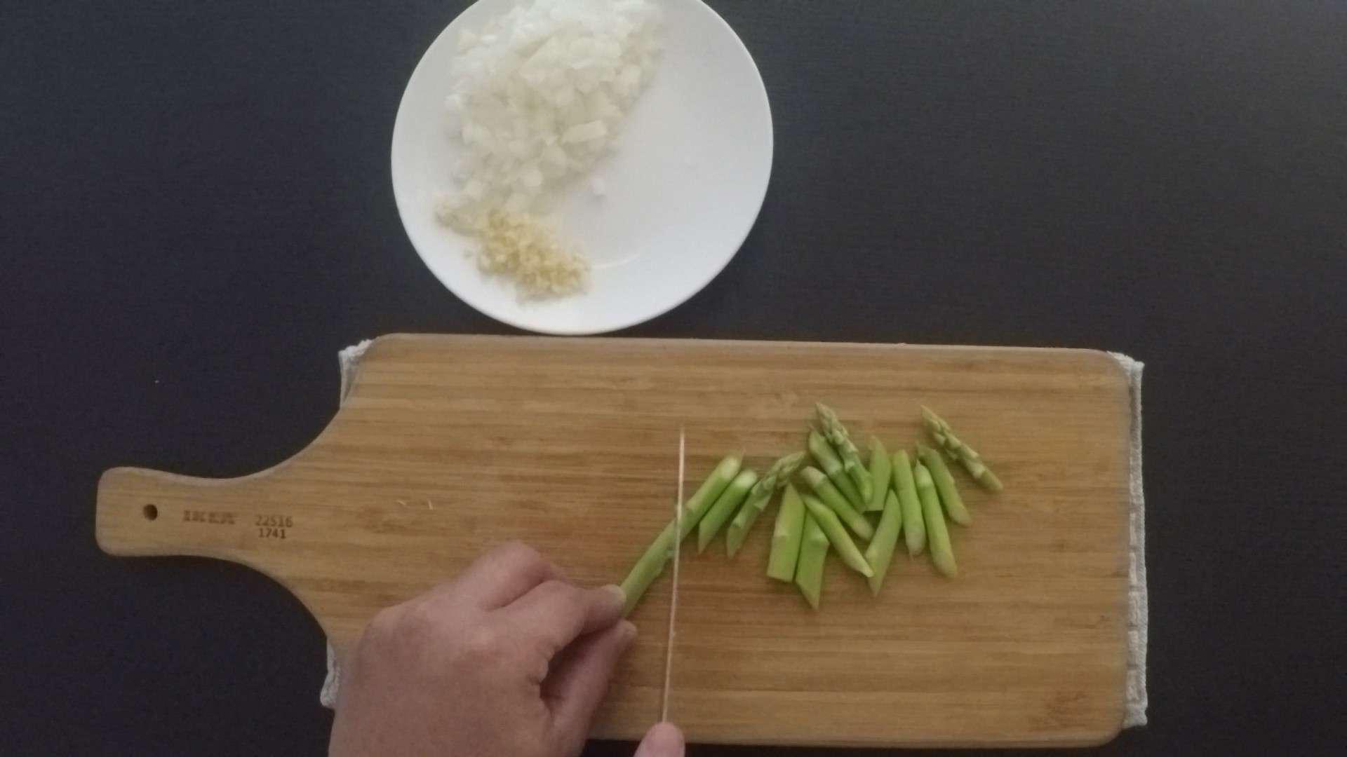 食煮#5 蕃茄鸡肉义大利面的加工步骤