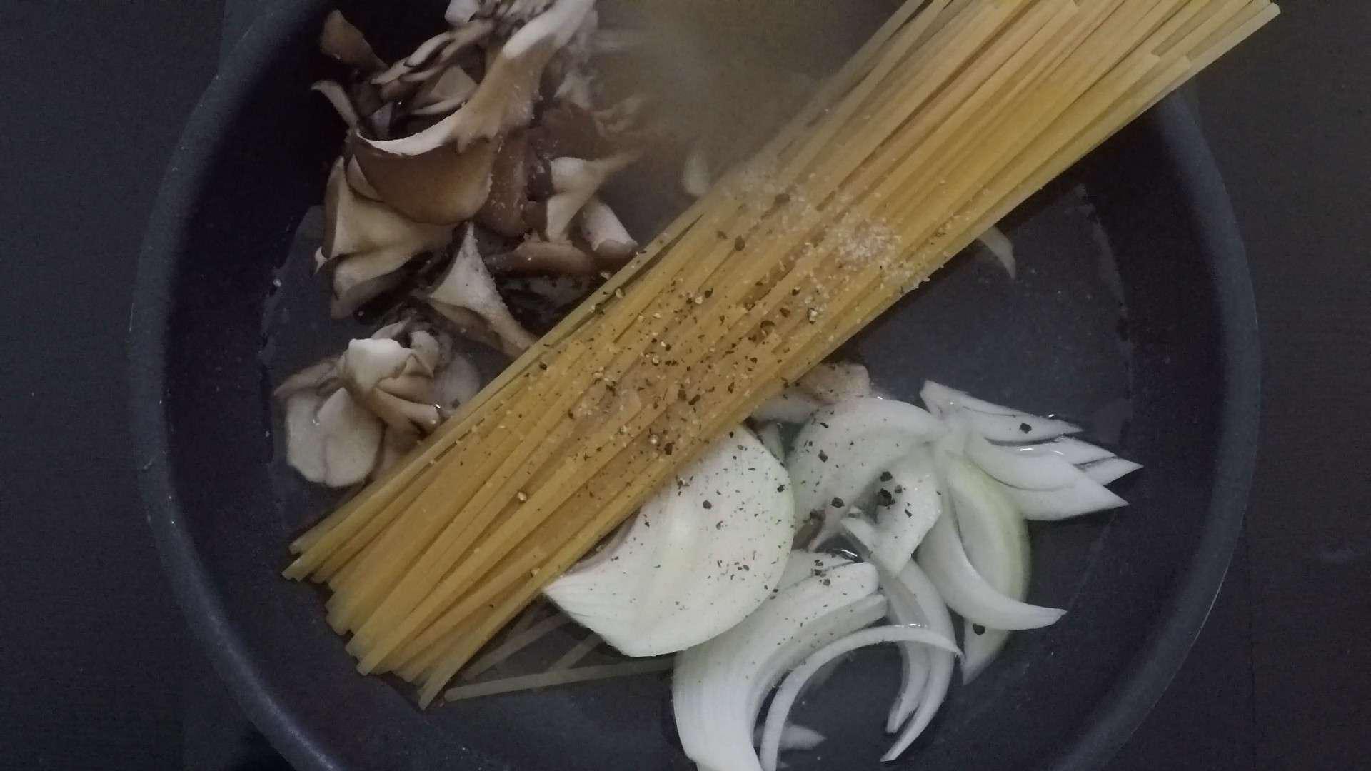 食煮#19 奶油鸡肉义大利面的加工步骤