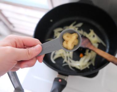 偷呷步の煮 #1，奶油咖哩鸡肉饭的加工步骤