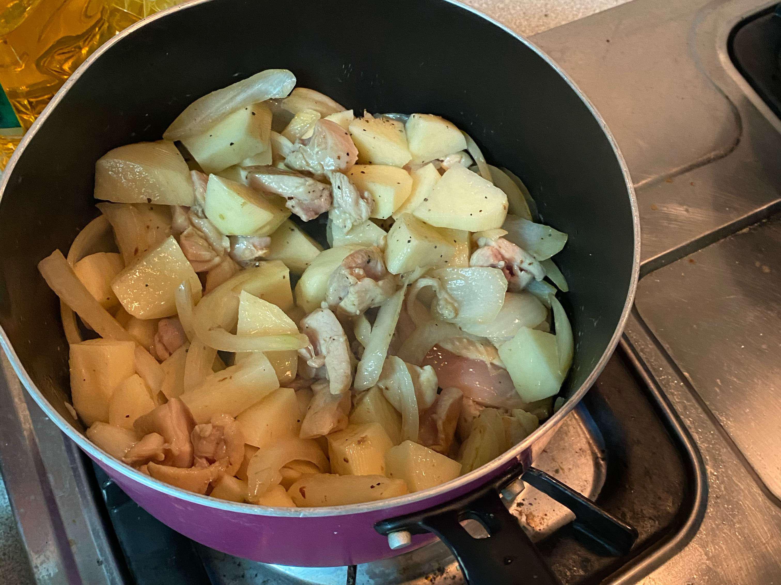 鸡肉苹果咖哩饭（没有红萝卜）的加工步骤