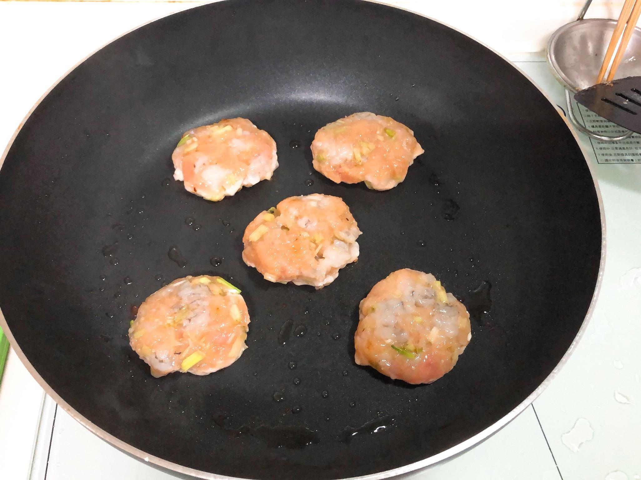 芹菜鸡肉鲜虾排～鸡胸肉也能很美味的加工步骤