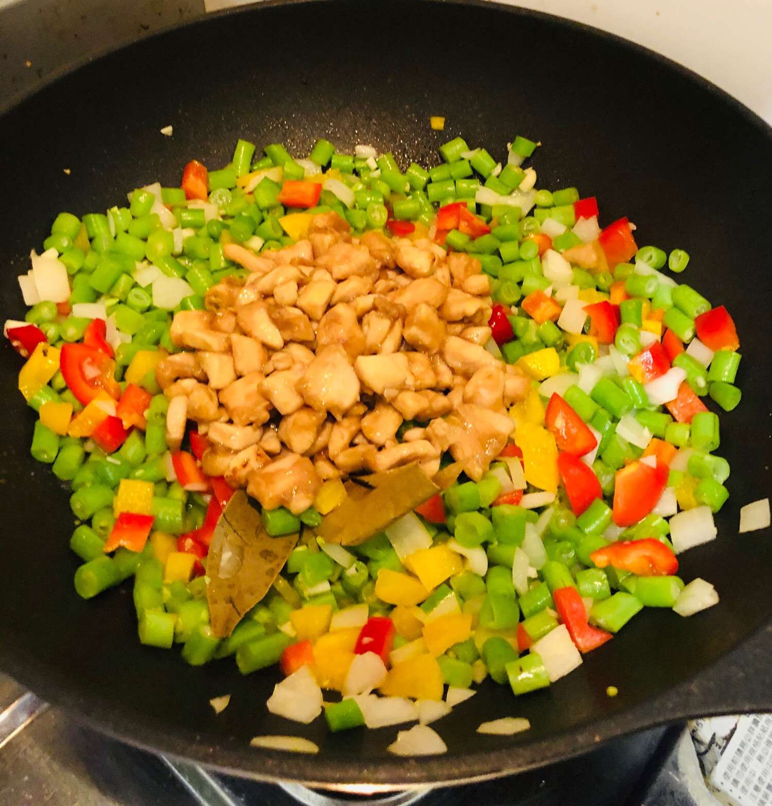 创意打抛鸡肉饭～的加工步骤