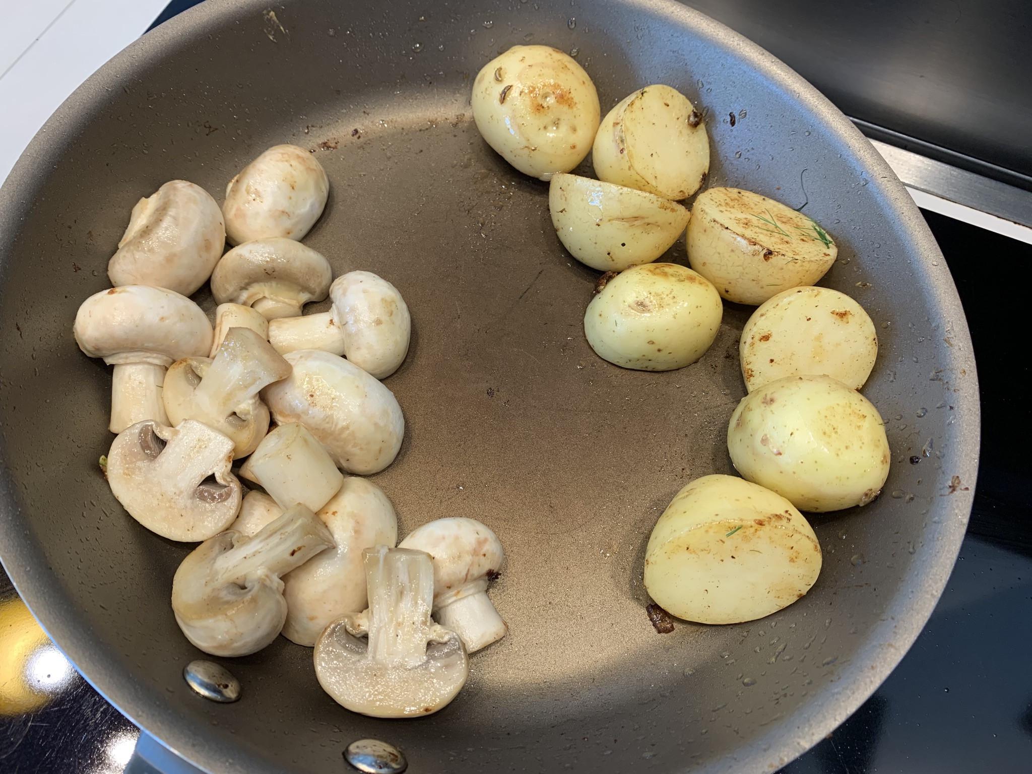 瑞典美食主题-莳萝夏多内奶油炖鸡的加工步骤