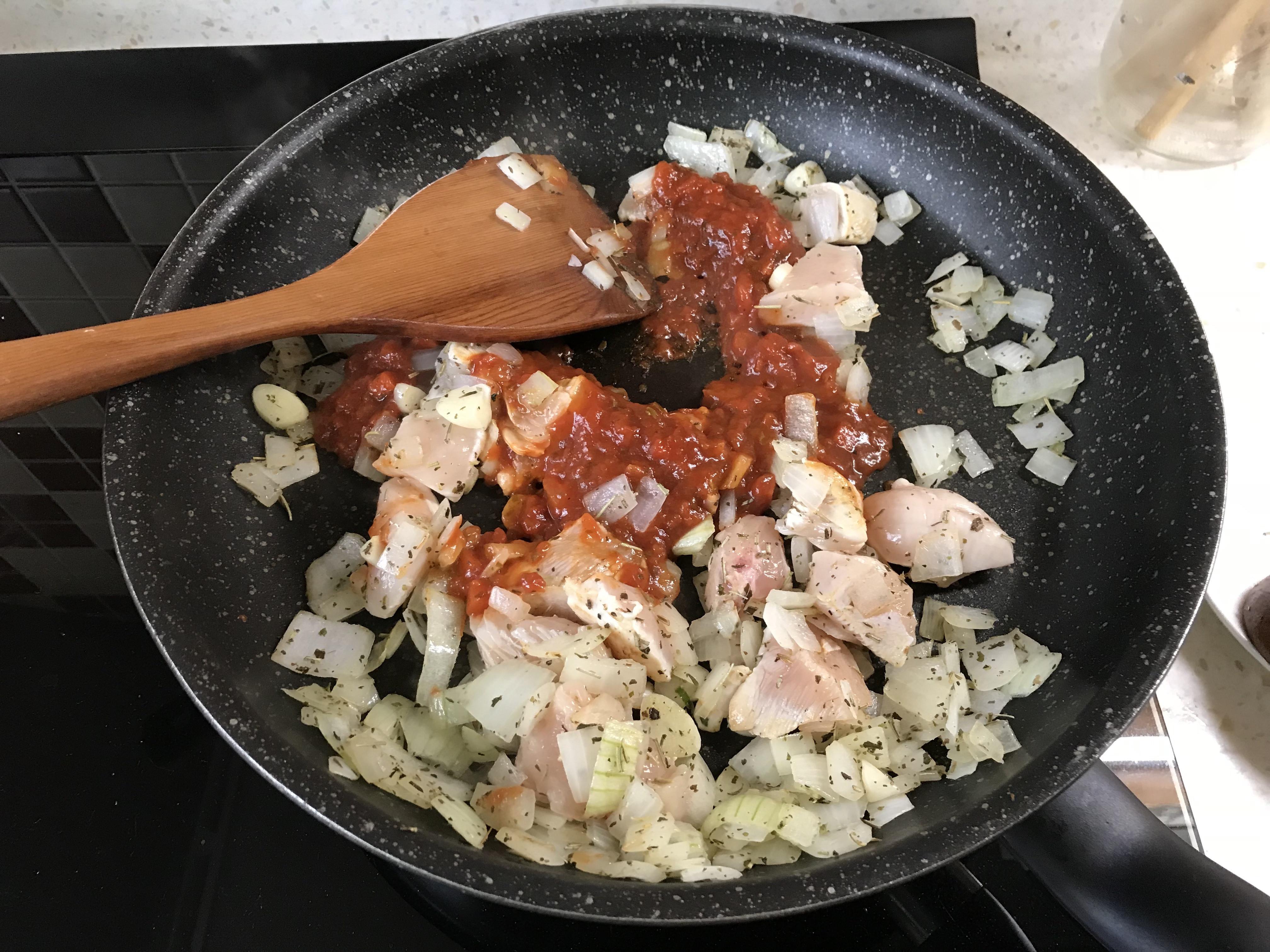 茄汁鸡肉披萨饺＿平底锅快速版的加工步骤