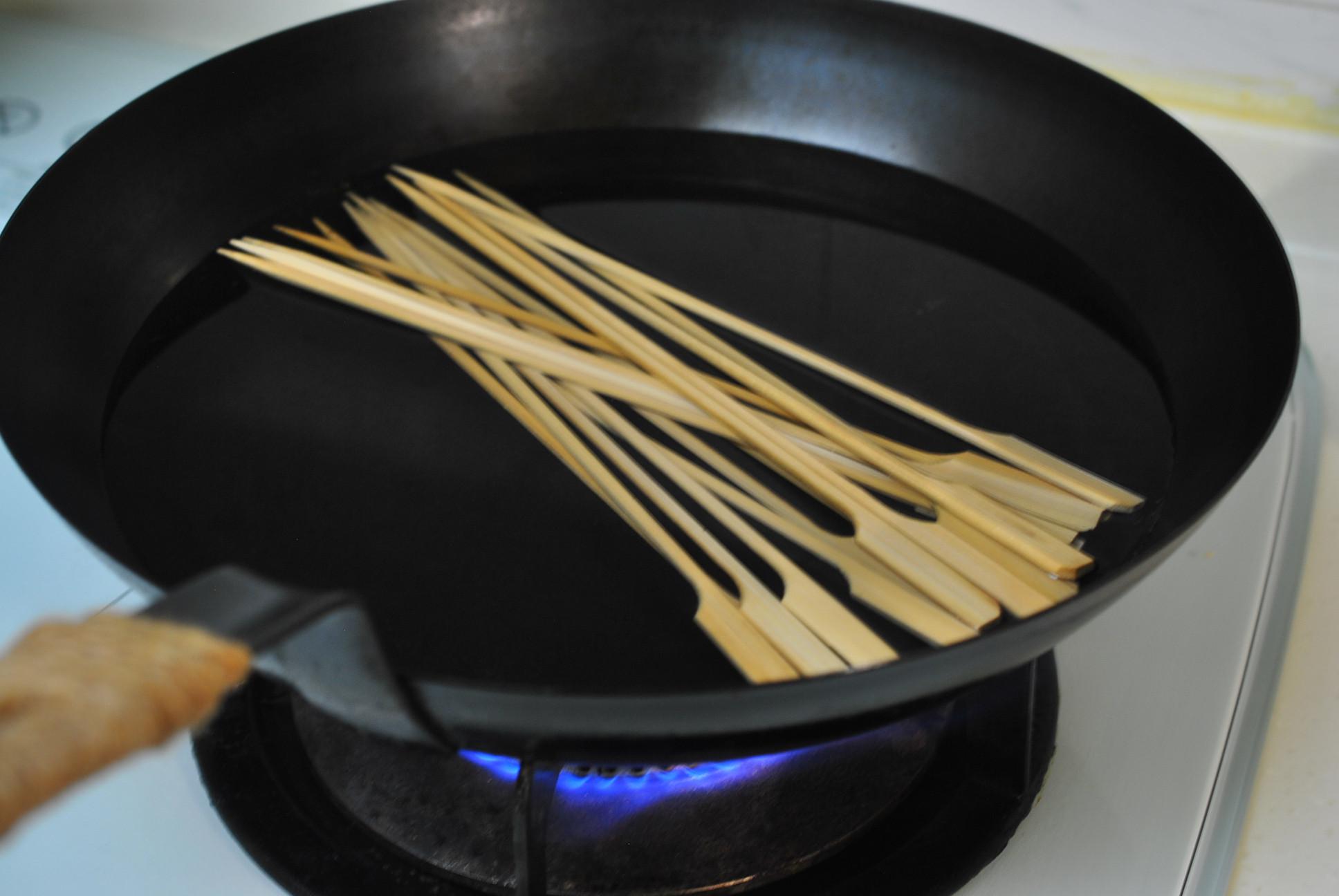 烤箱-烤鸡腿肉串的加工步骤