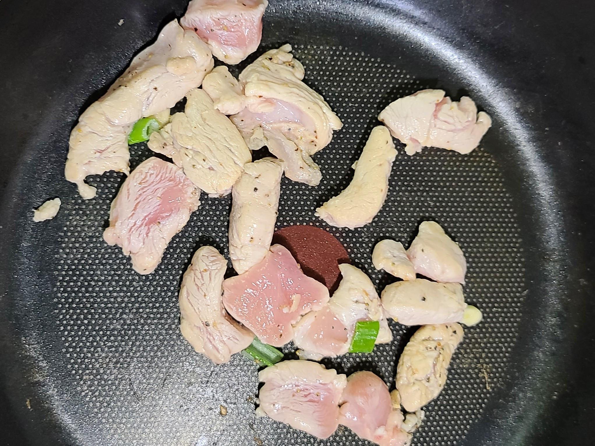 时蔬佐鸡胸肉的加工步骤