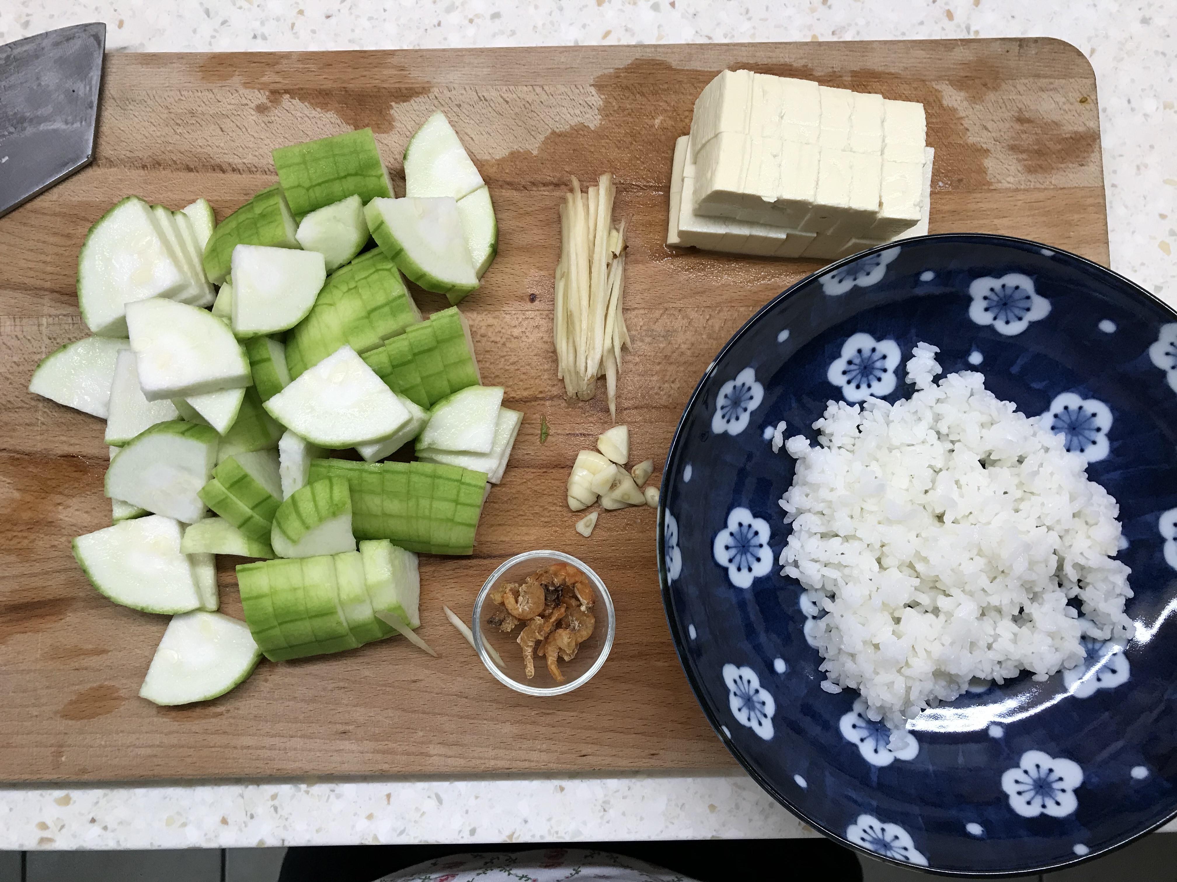 虾米瓠瓜豆腐泡饭的加工步骤