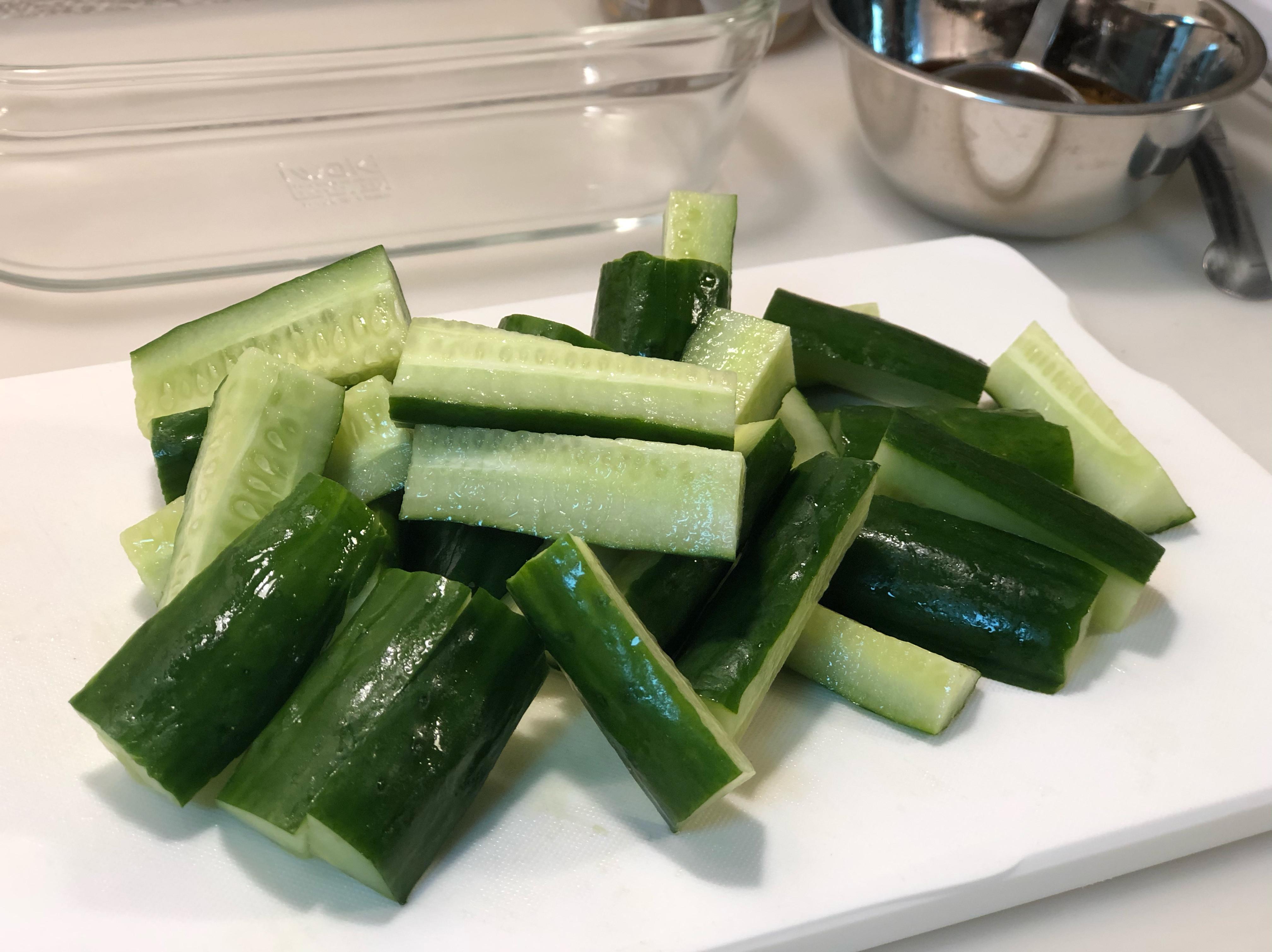 冰箱常备菜：清爽黄瓜🥒的加工步骤