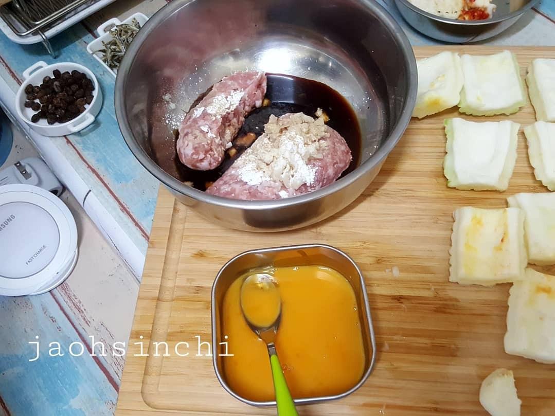 【苦瓜镶肉】取其苦瓜原味减少调味的加工步骤