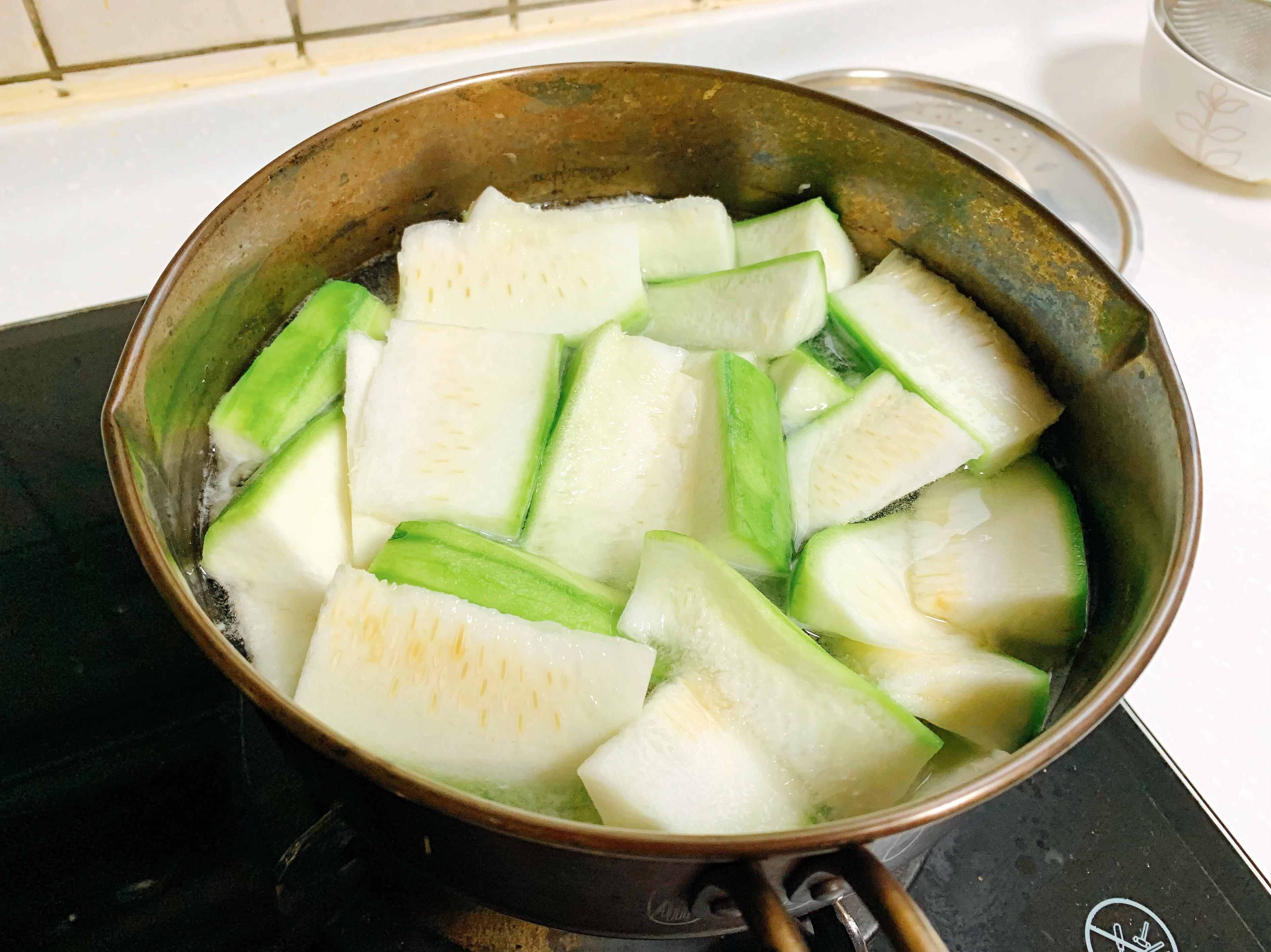 滑蛋炒丝瓜［可做宝宝副食品］的加工步骤