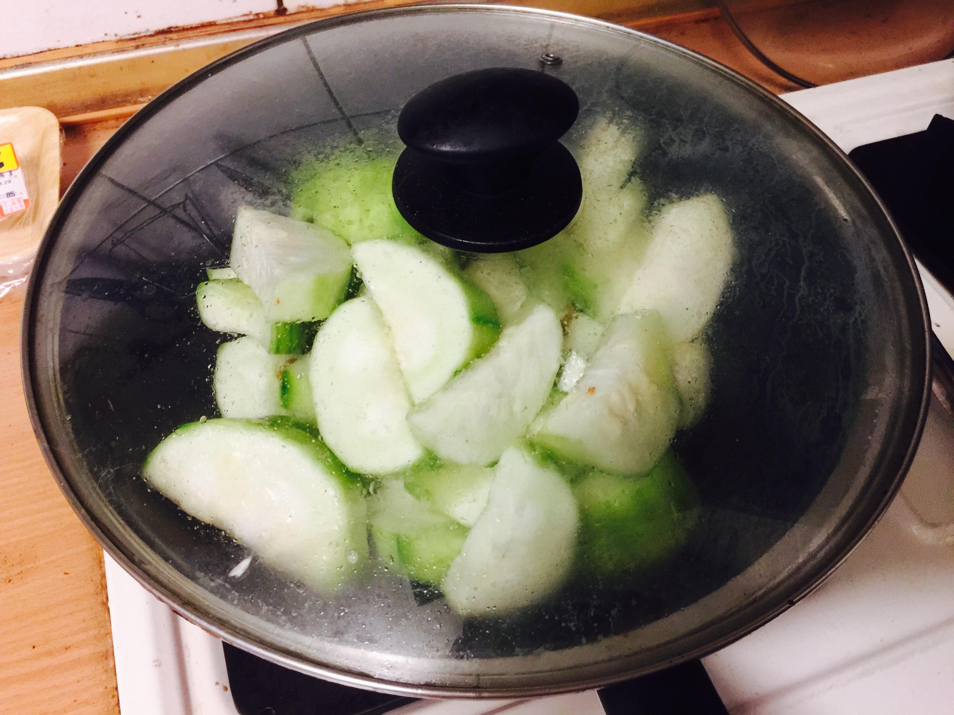 多吃青菜：虾米炒丝瓜的加工步骤