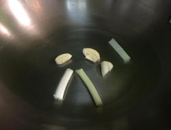 鸡胸肉炒茭白笋丝