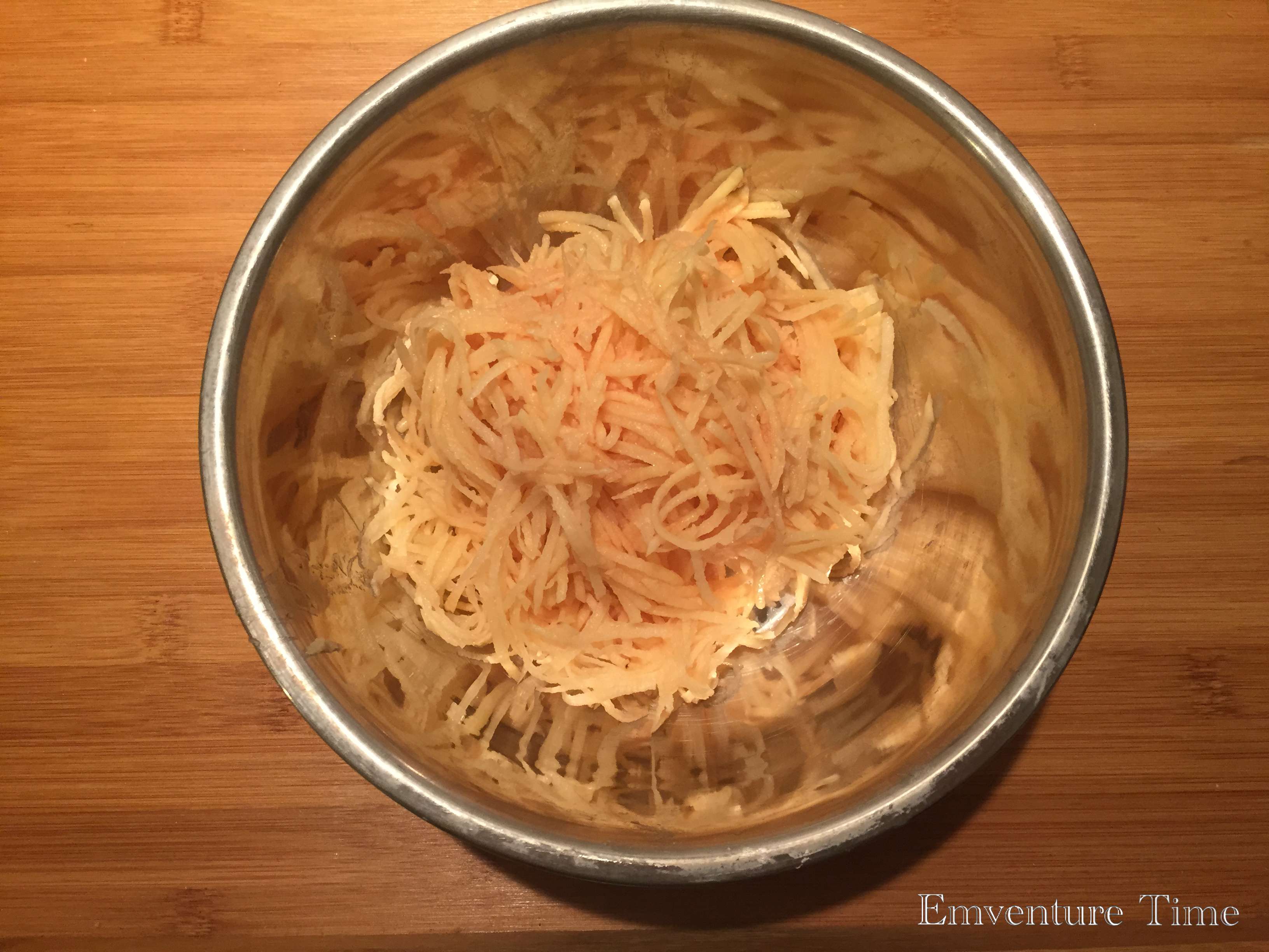 创意料理食谱- 감자전 韩式马铃薯煎饼的加工步骤