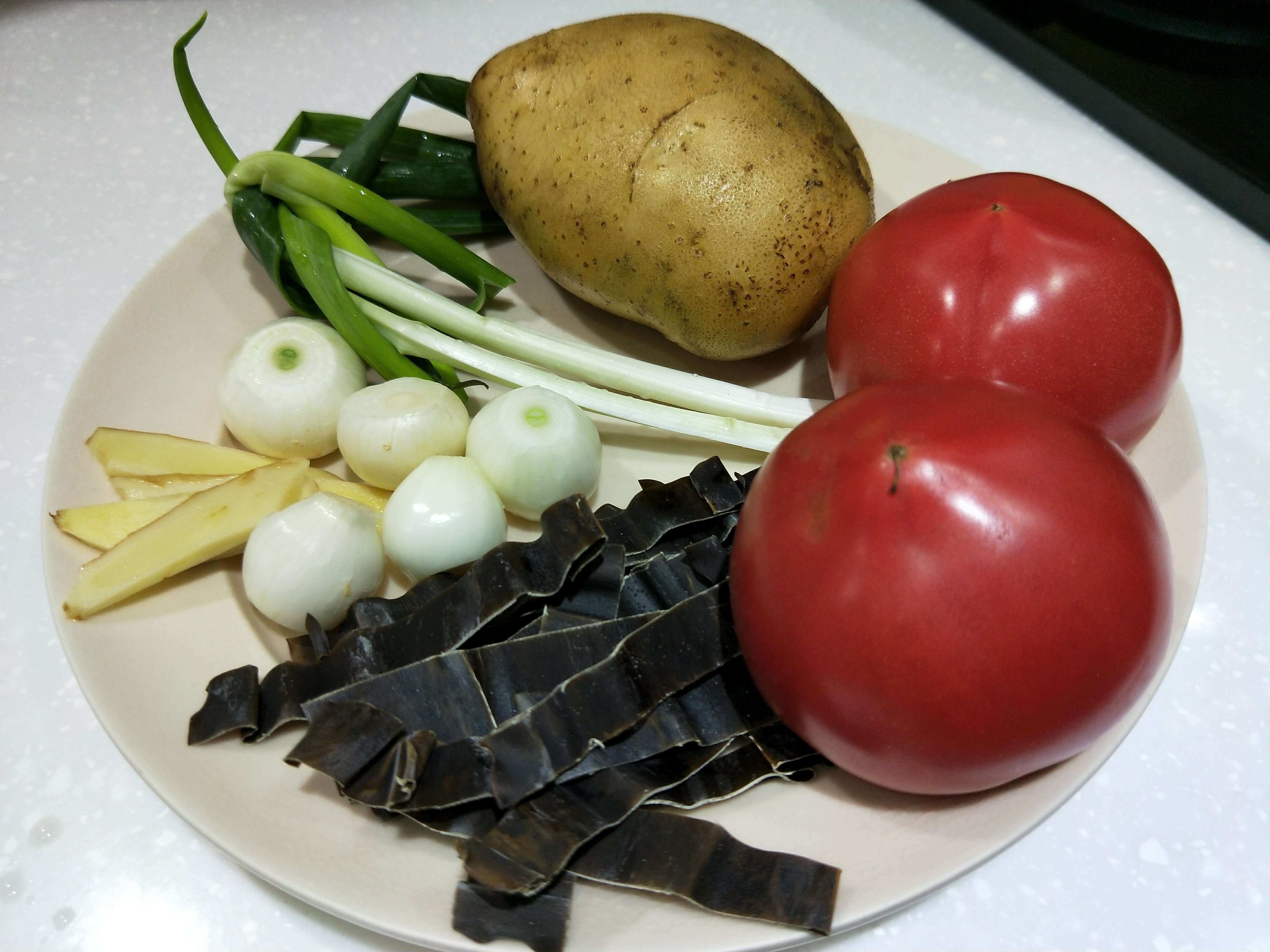 昆布马铃薯番茄排骨汤的加工步骤