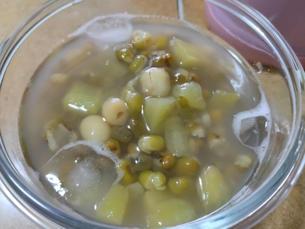 【莲子地瓜绿豆汤】煮8分钟😆消暑又好吃的加工步骤