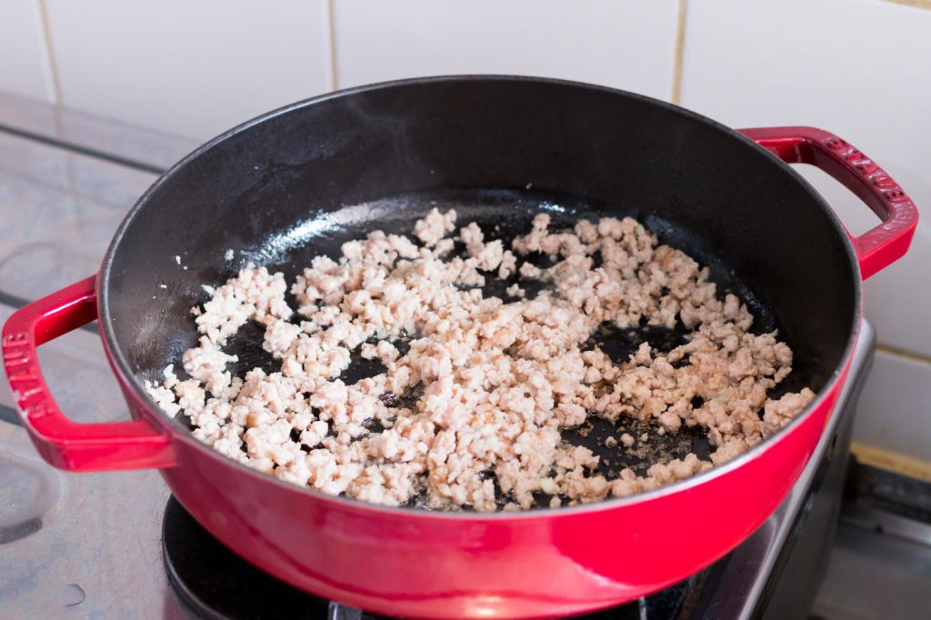 【必学家常菜】榄菜肉末炒豇豆的加工步骤