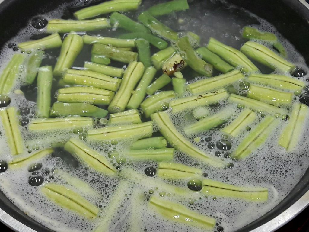 长豆炒牛肉片~十分钟家常菜的加工步骤