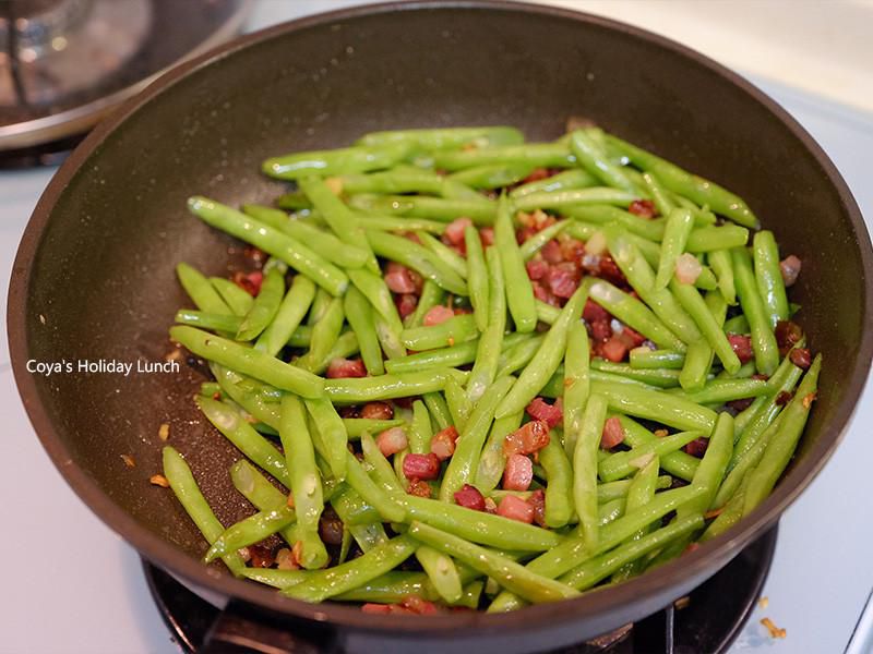 腊肉蒜末四季豆的加工步骤