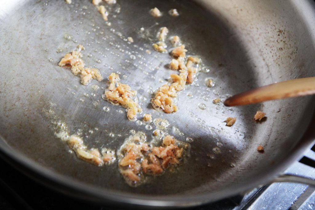 【伊莉莎白辣酱食谱】伊莉莎白干煸四季豆的加工步骤