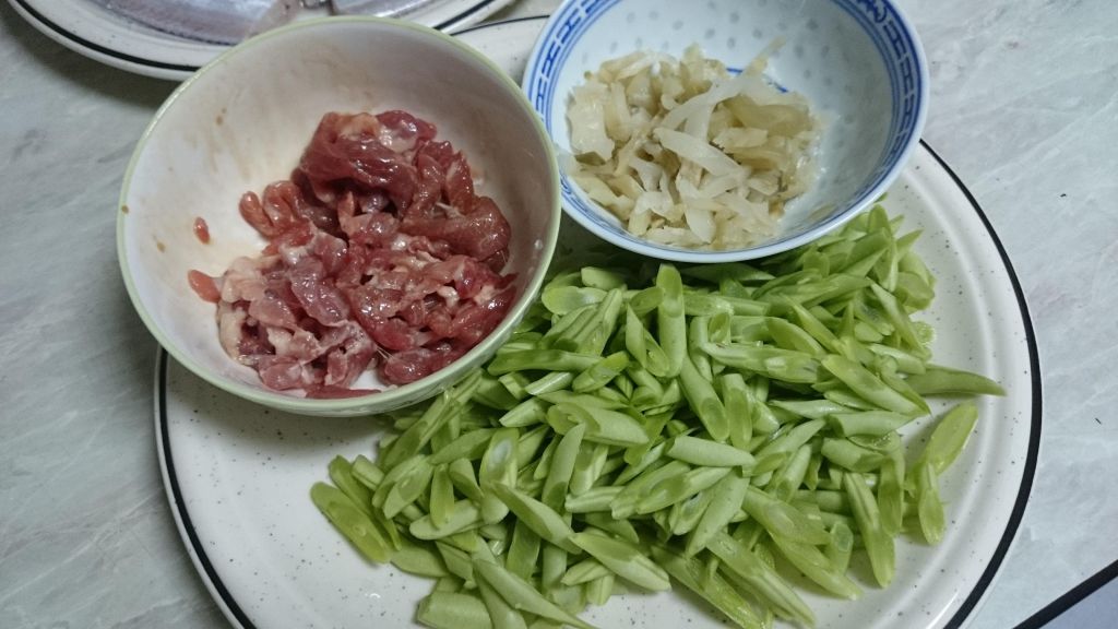 [综合]榨菜肉丝四季豆的加工步骤