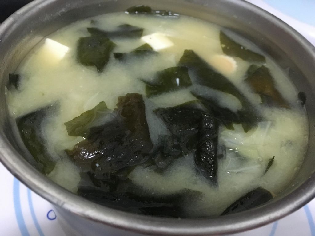 海带豆腐味噌汤（高丽菜风味）的加工步骤