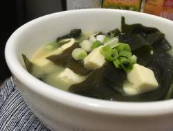 海带豆腐味噌汤（高丽菜风味）