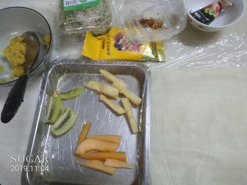 酥炸水果沙拉豆皮卷的加工步骤