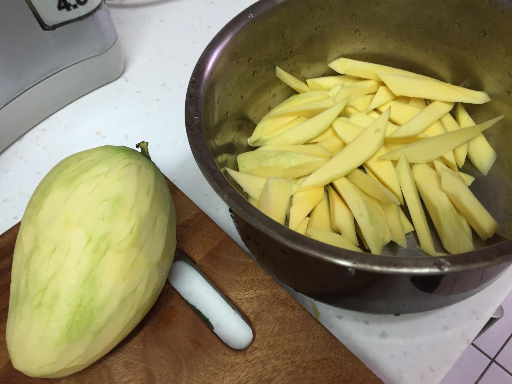 冰凉青芒果的加工步骤