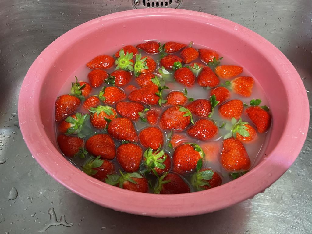 草莓炼乳冻🍓🍓（草莓保存分享）的加工步骤