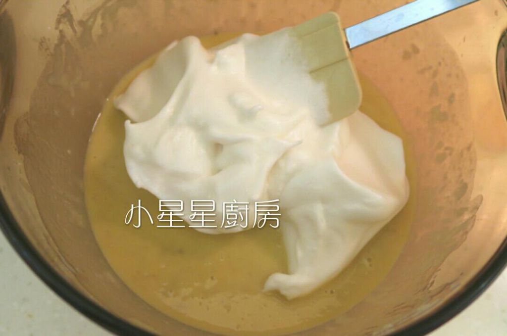 蜂蜜香蕉烫面戚风蛋糕的加工步骤